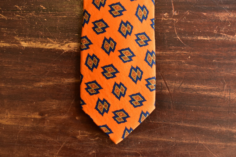 cravate twill de soie et laine orange imprimé losange