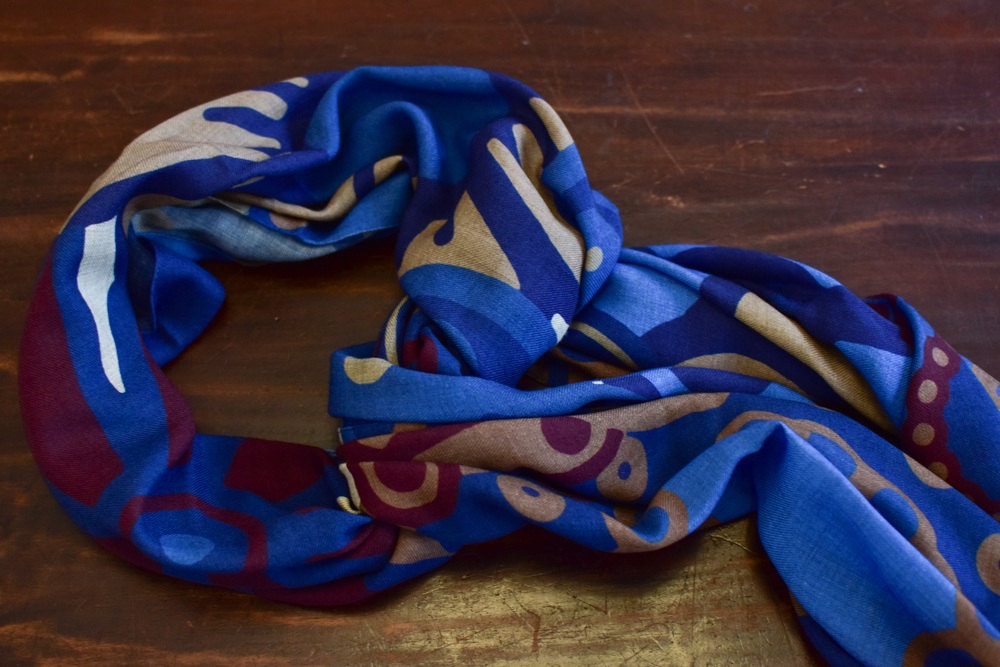 echarpe laine de yack motif floral bleu-4