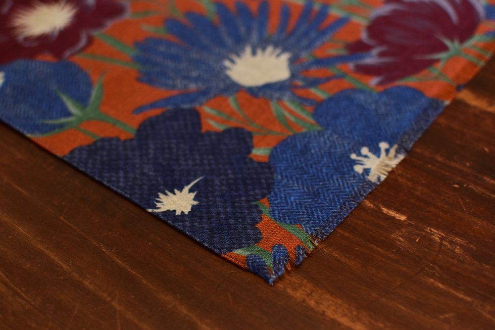 echarpe laine de yack motif floral bleu orange-2