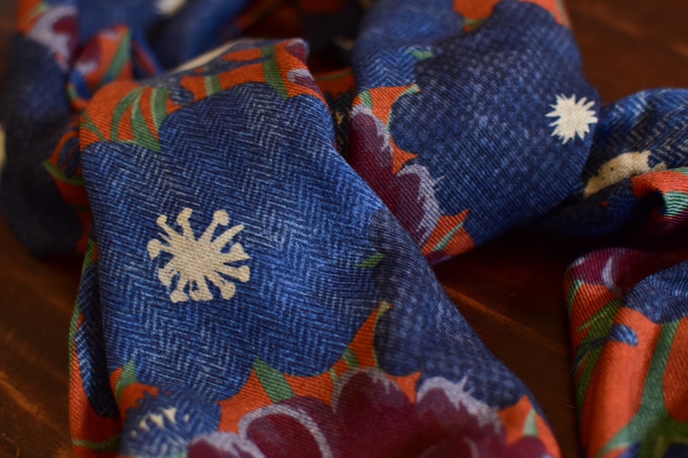 echarpe laine de yack motif floral bleu orange-3