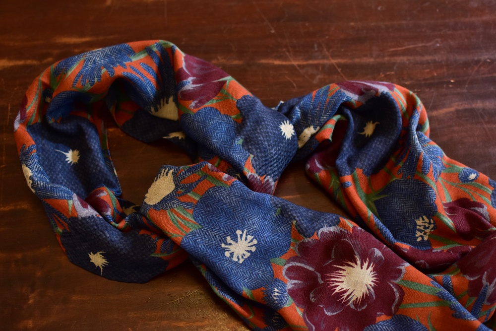 echarpe laine de yack motif floral bleu orange-4